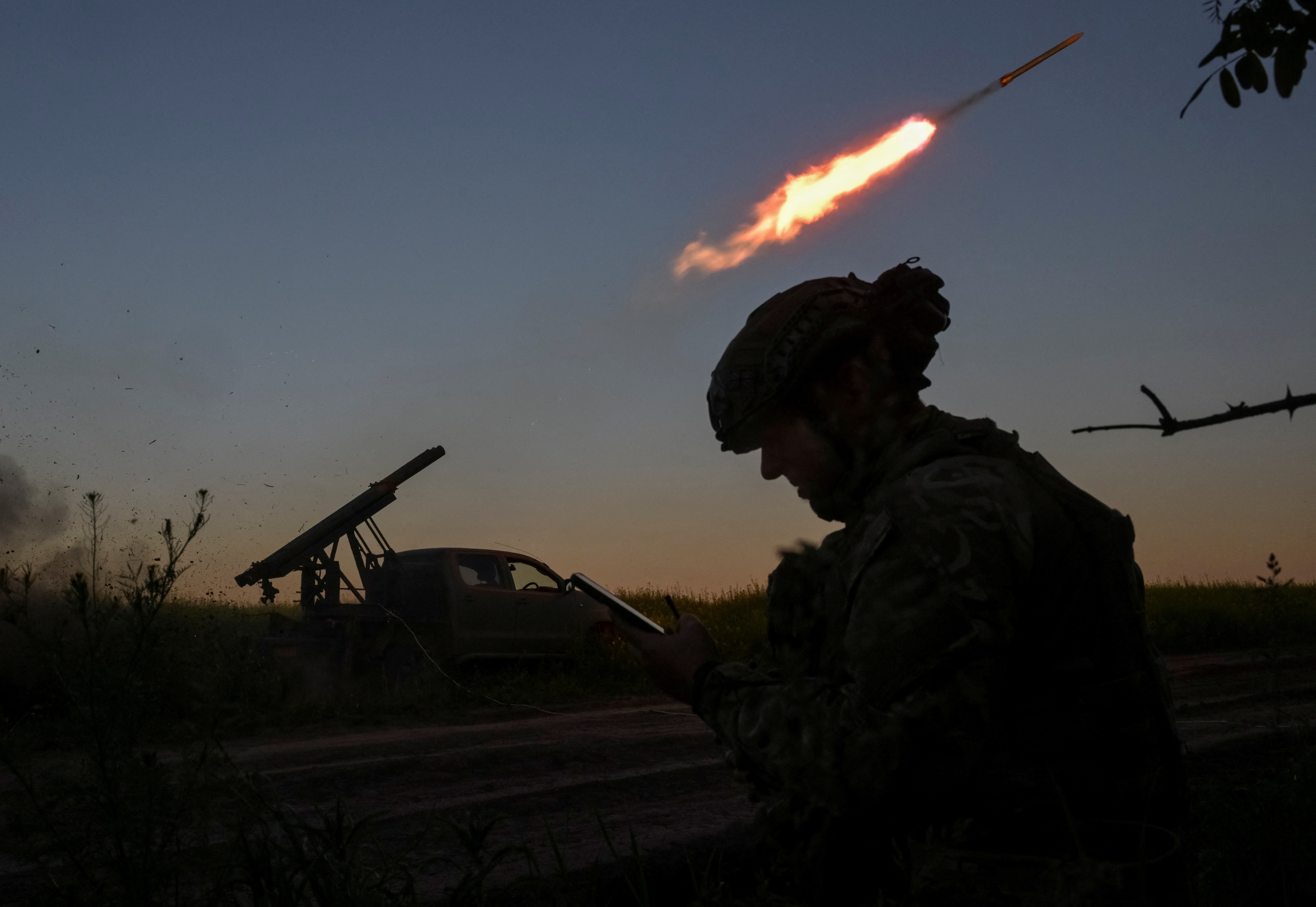 Bombardeio provoca apagão em áreas da Ucrânia controladas pela Rússia