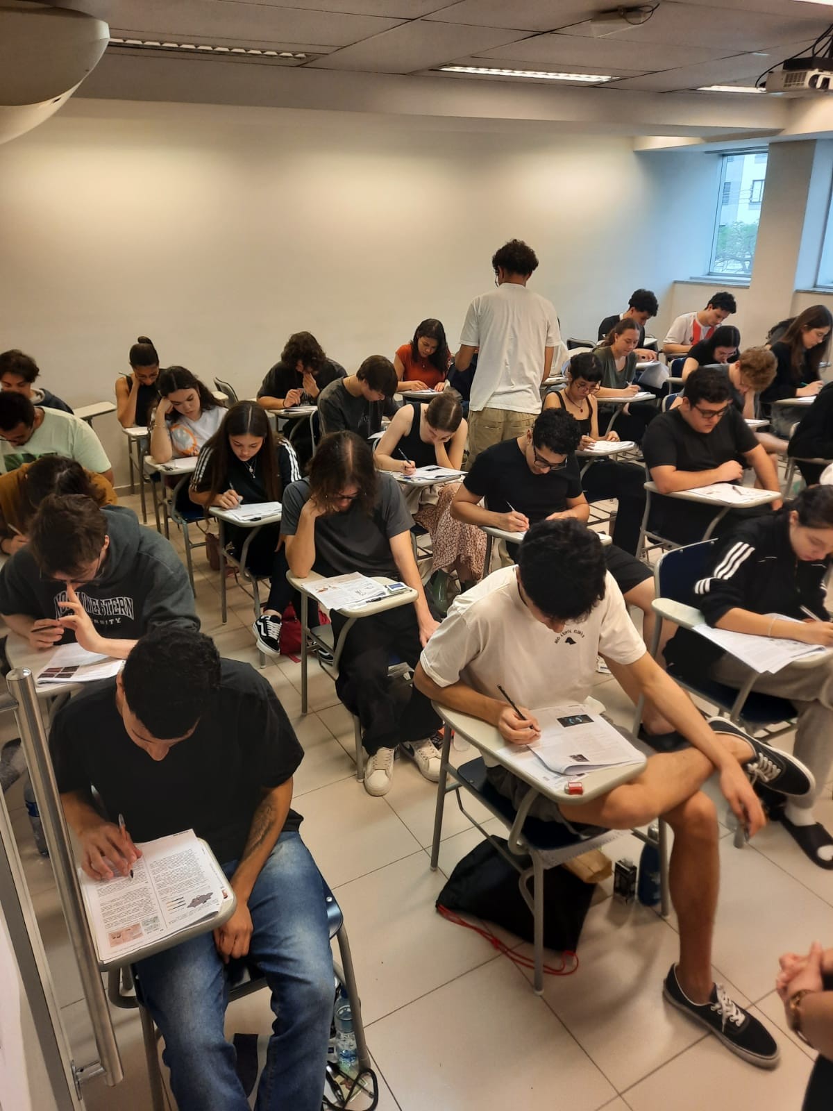 Cerca de cinco mil estudantes fazem a prova da 1ª fase da Fuvest no Vale do Paraíba