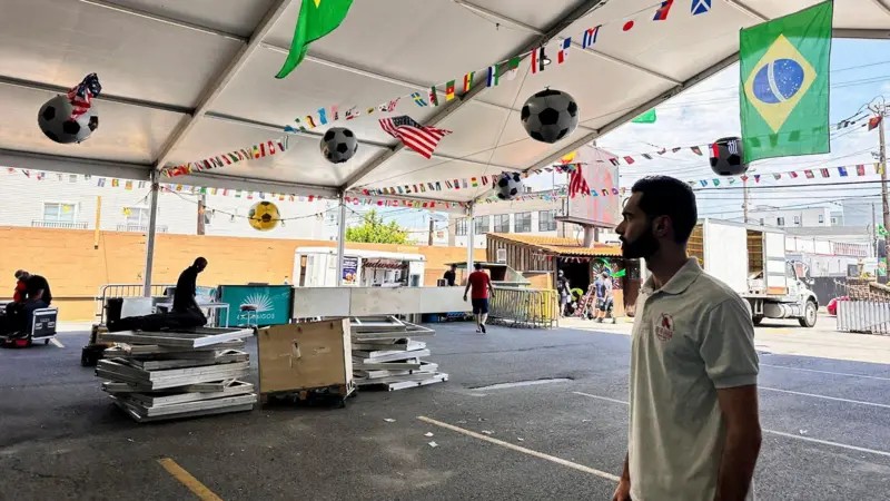 Bairro 'brasileiro' 'respira' na Copa após cerco de Trump