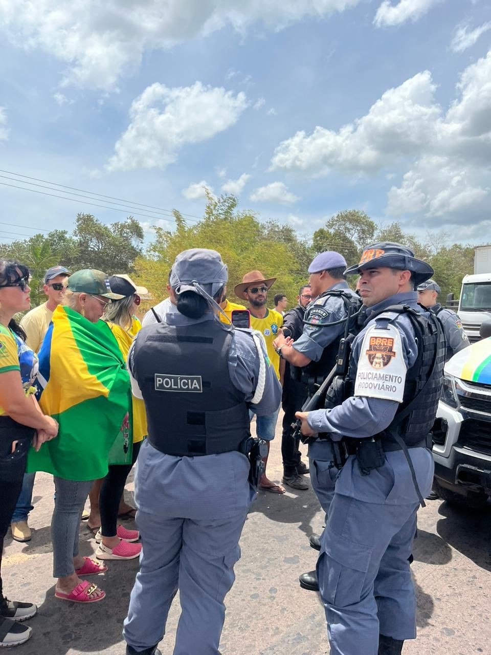 Bloqueio contra resultado das eleições entra no 3º dia em rodovia ...