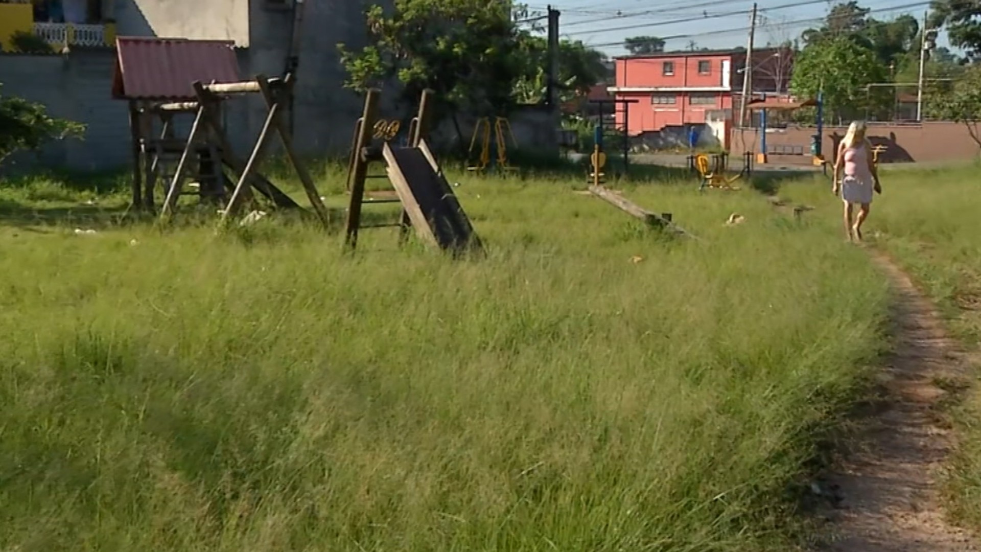 Moradores da Vila Fátima, em Suzano, reclamam da situação do bairro