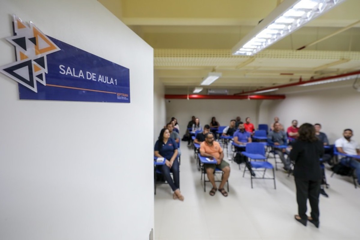 Detran-AM oferece 1,1 mil vagas gratuitas para cursos de trânsito em novembro; veja como se inscrever
