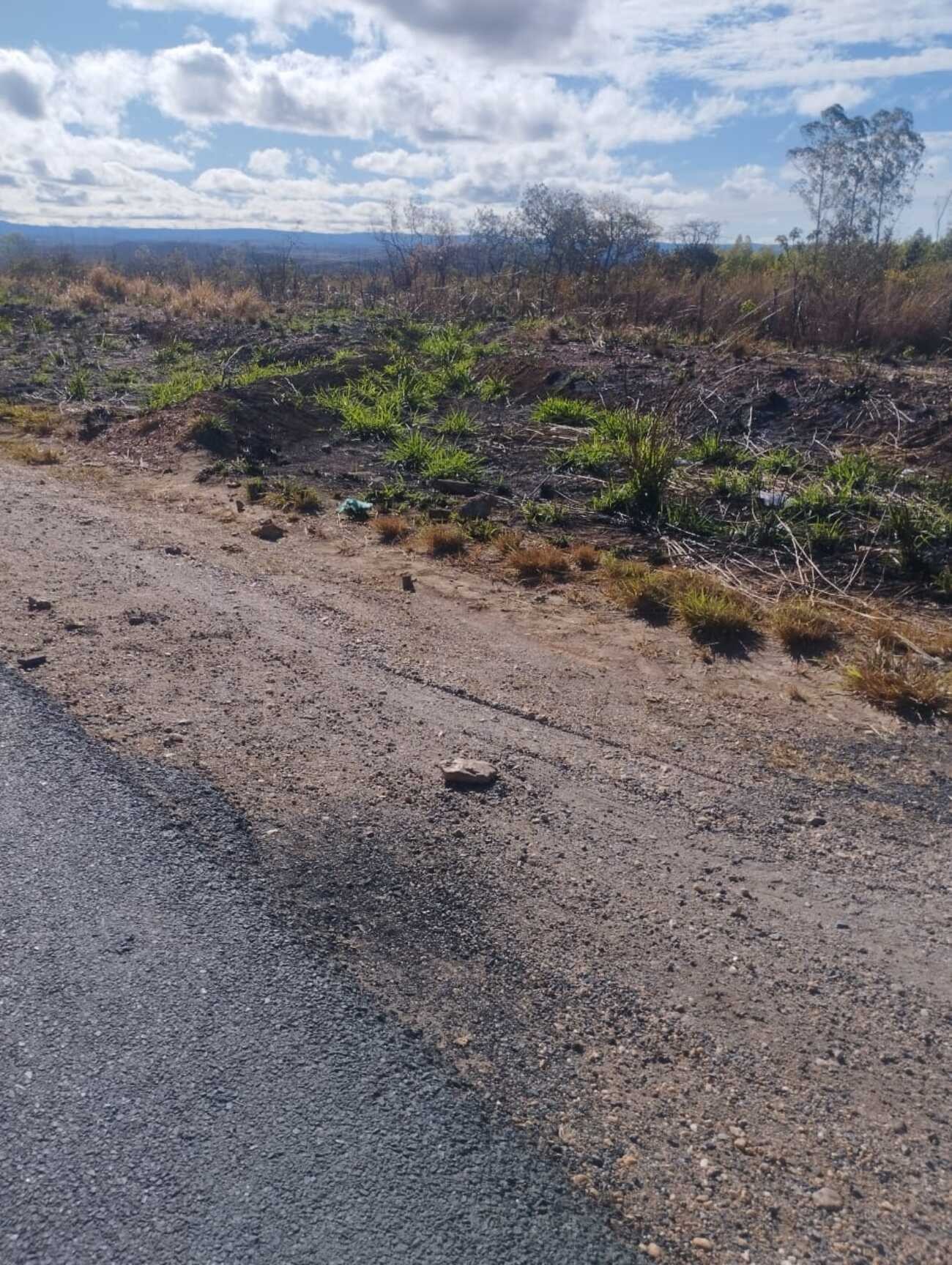 Motorista de carro é atropelado ao parar na BR-135 para trocar pneu 
