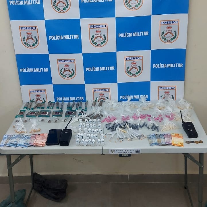 Dupla é presa com drogas em Volta Redonda