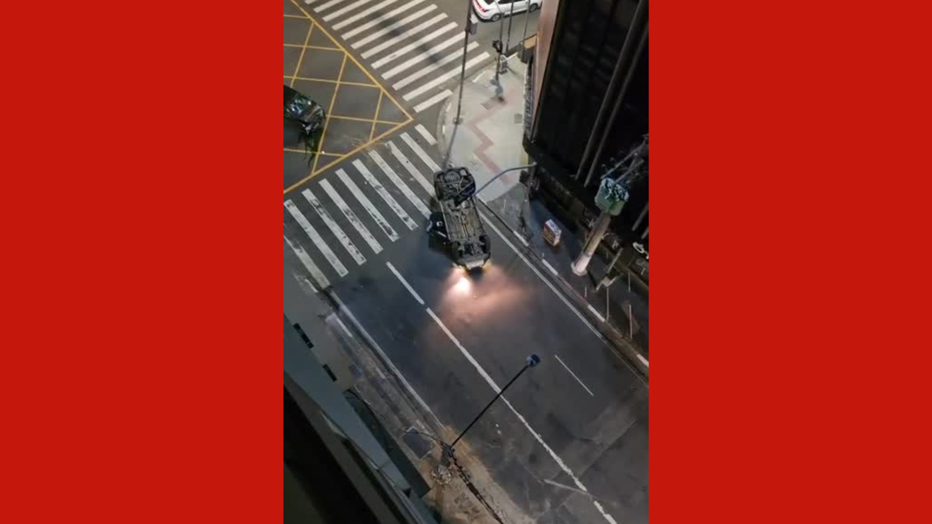 Capotamento de carro deixa duas mulheres feridas no centro de Campinas