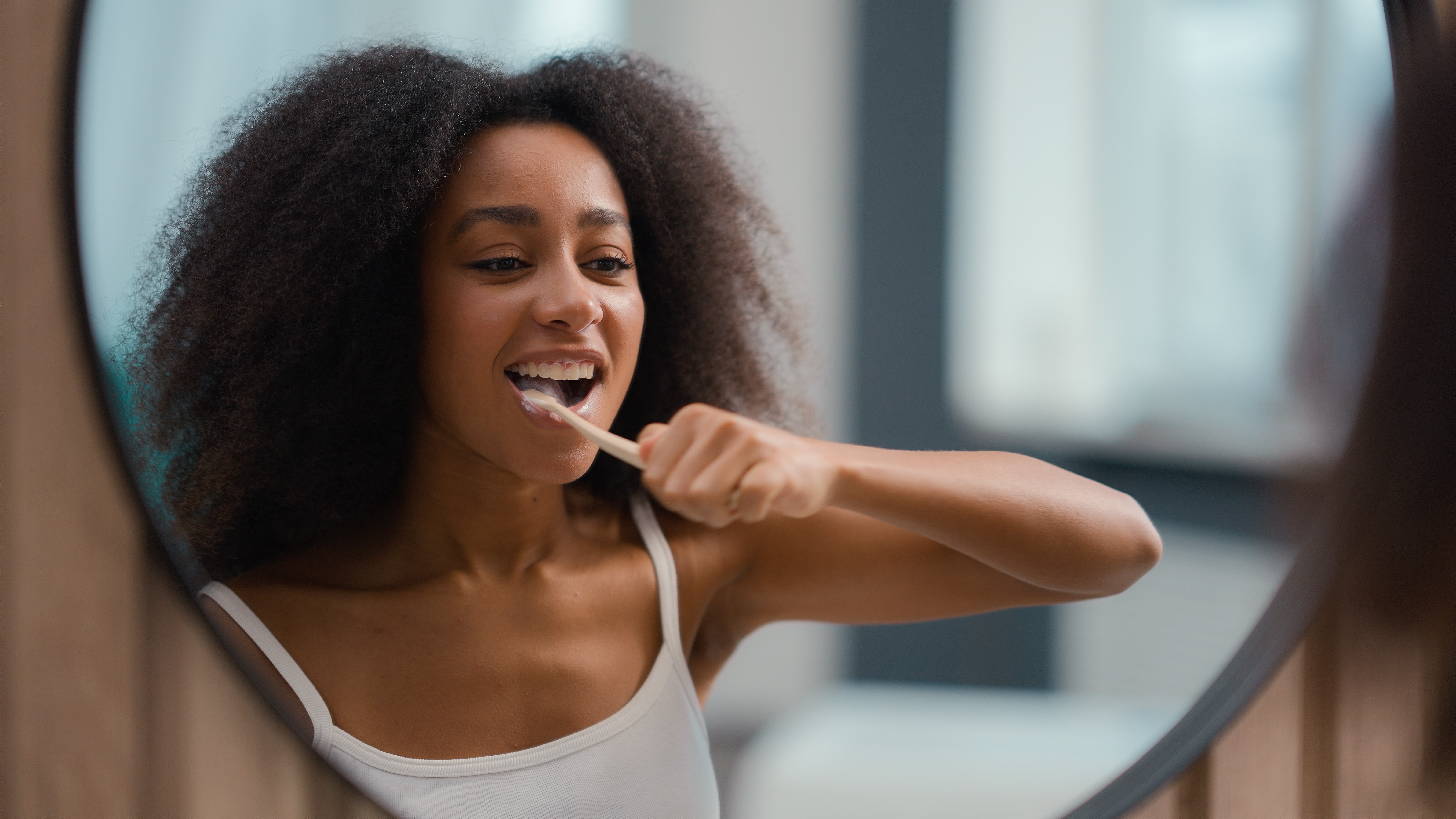 3 motivos para usar uma escova de dentes macia