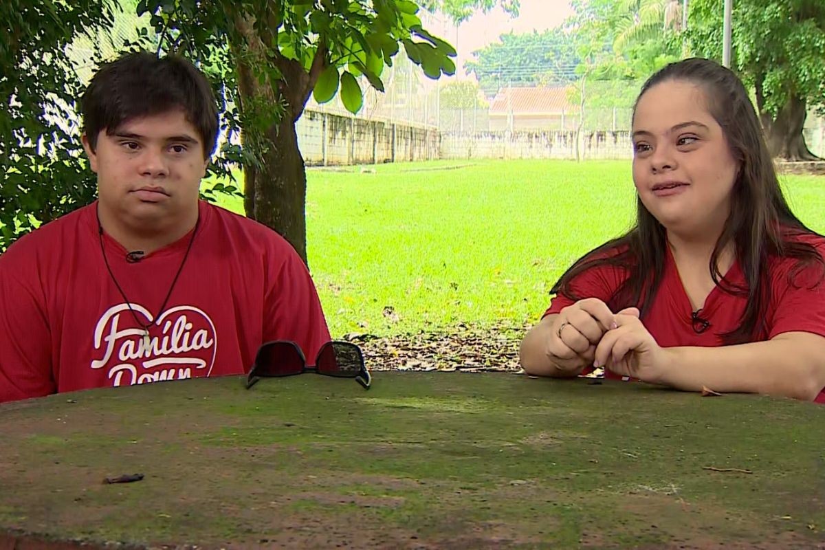 No Dia da Síndrome de Down, casal de Taubaté que se conheceu por foto compartilha história de amor e trabalho