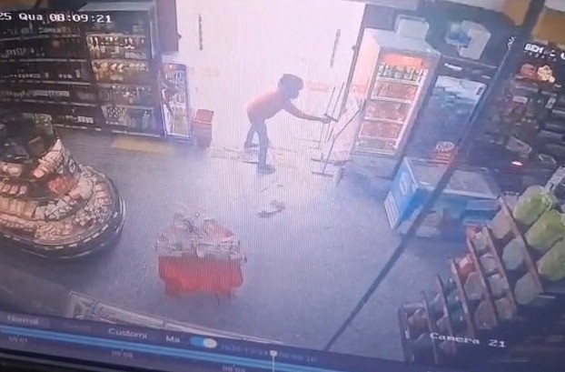 Empresário é morto a tiros dentro de loja de conveniência em Belém