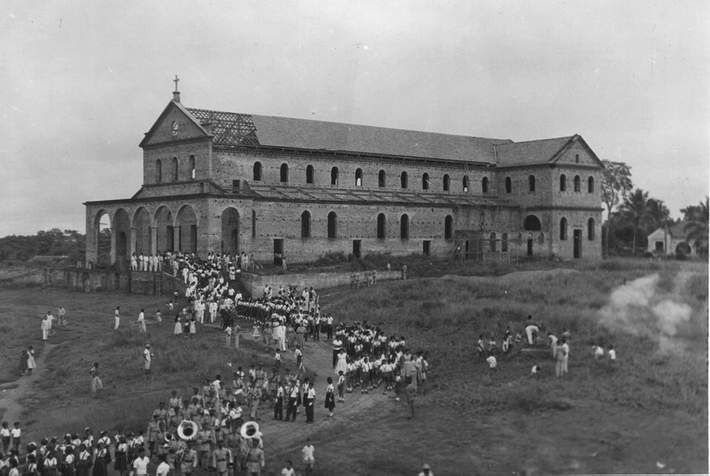 Catedral Nossa Senhora de Nazaré - Rio Branco - Acre - década de 50 - Desfile da banda de música da Guarda Territorial
