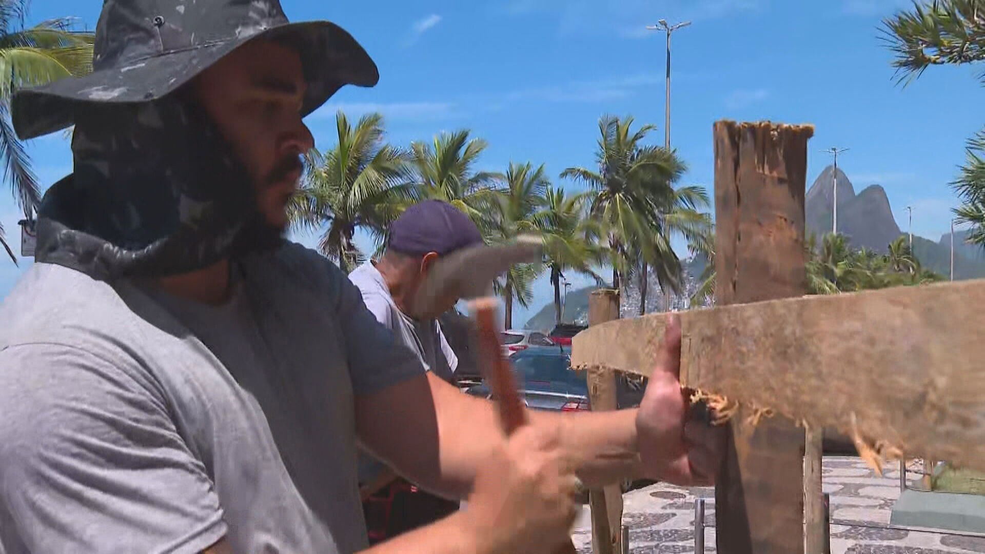 Prefeitura instala cercas para proteger áreas verdes e monumentos durante o Carnaval no Rio