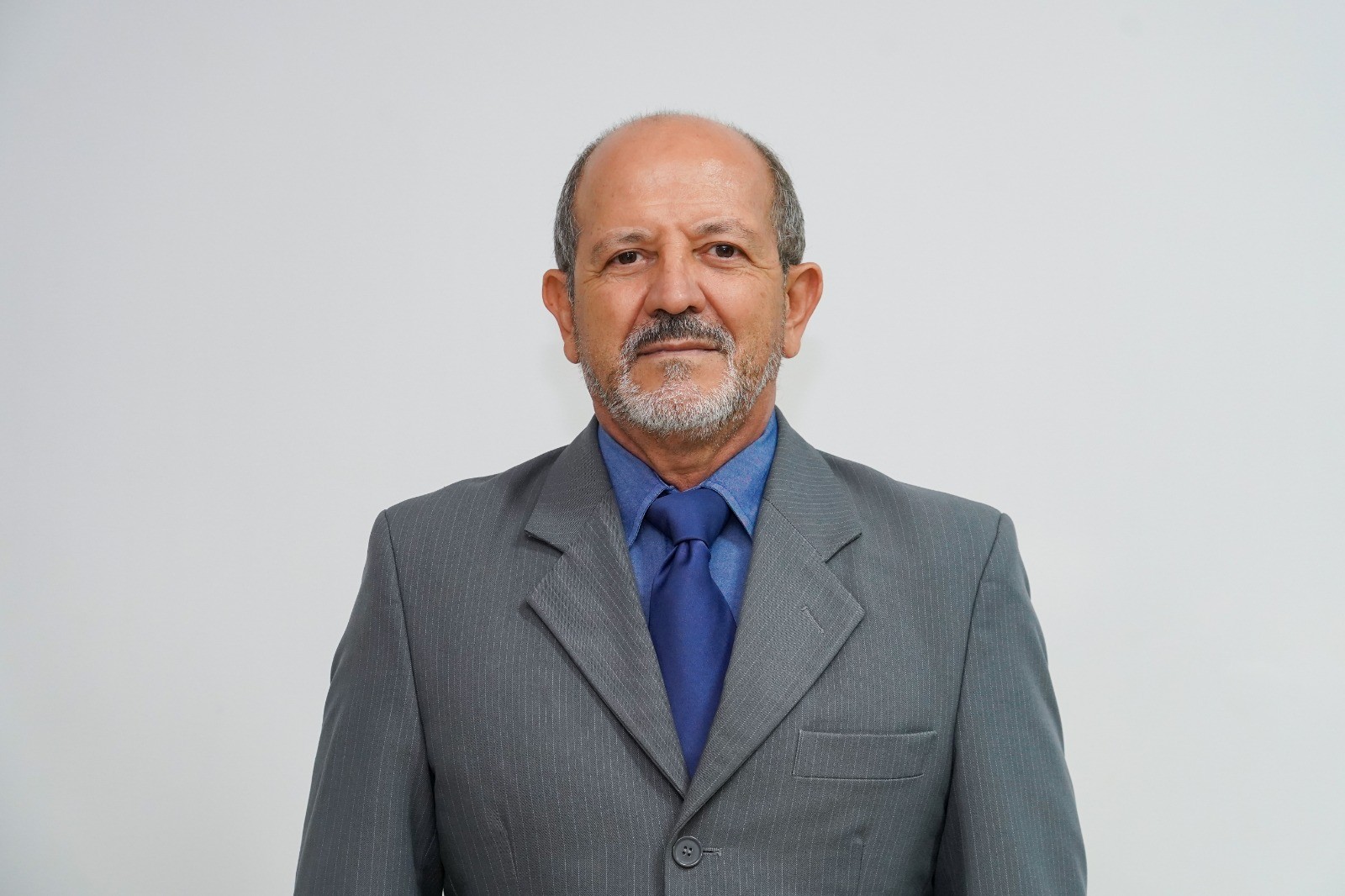 Promotor de Justiça do Tocantins fica ferido após se envolver em acidente e bater em árvore na BR-153