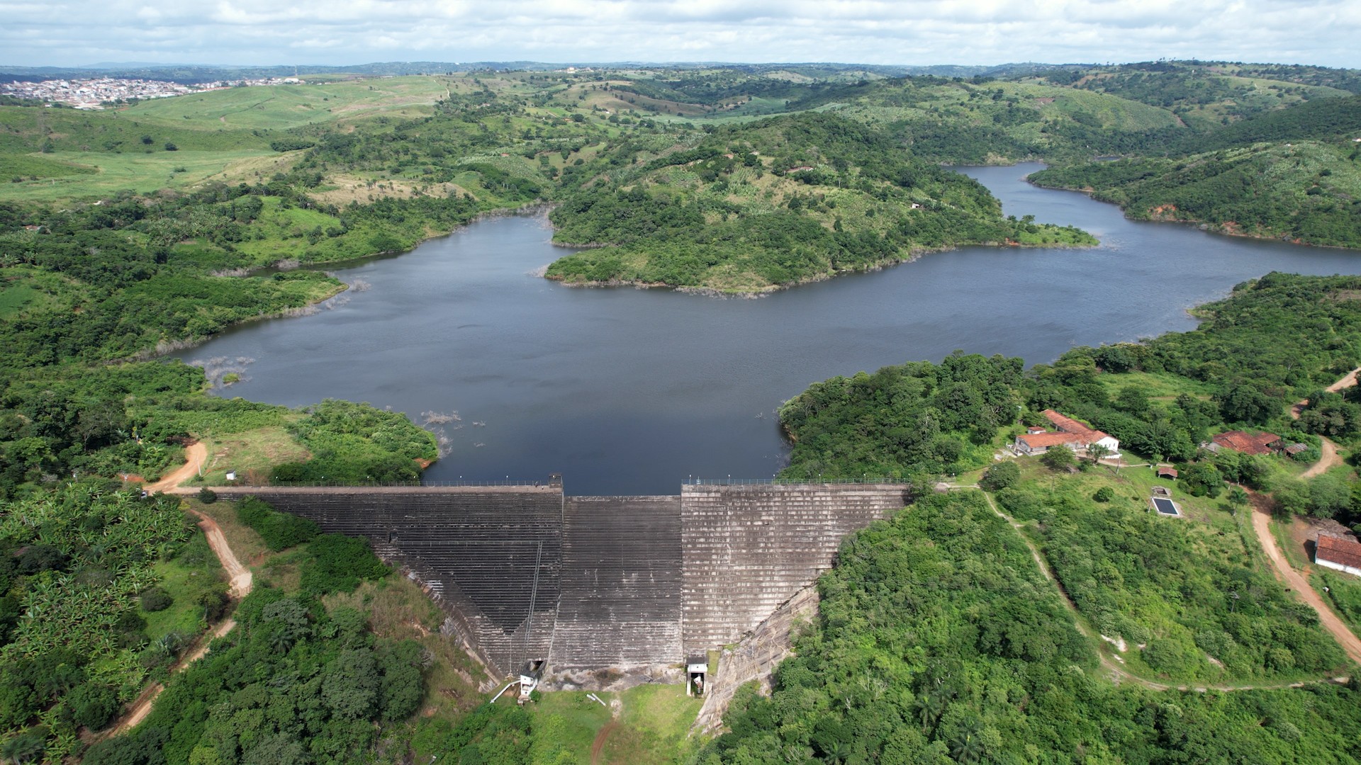 Barragem de Nova Camará, na PB, passa por obras após recorde de volume de água 