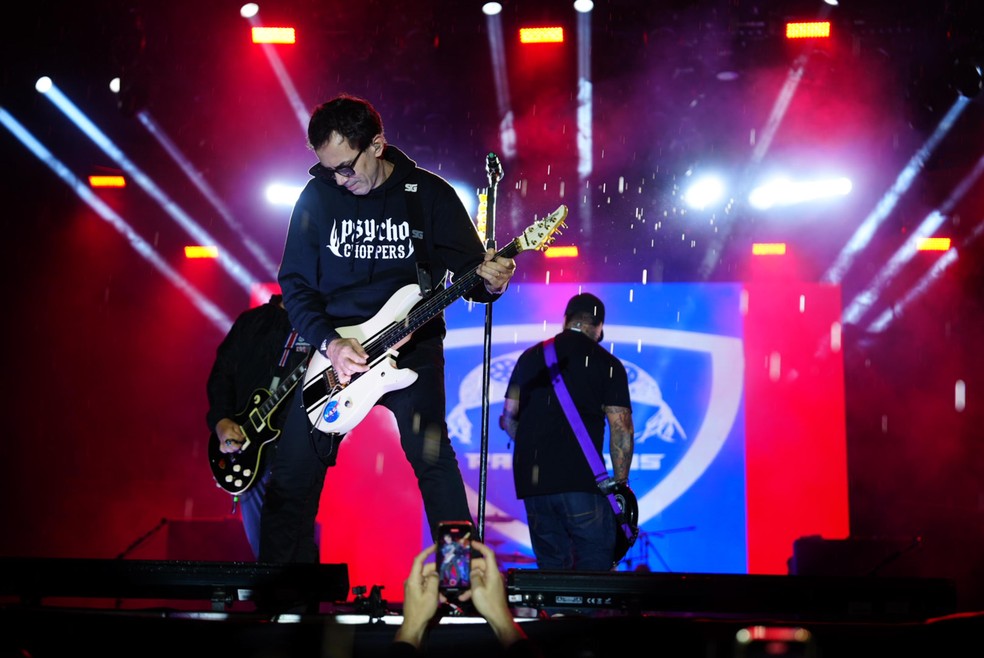 Raimundos no palco Terra do Santa Bárbara Rock Fest — Foto: Antonio Trivelin/g1