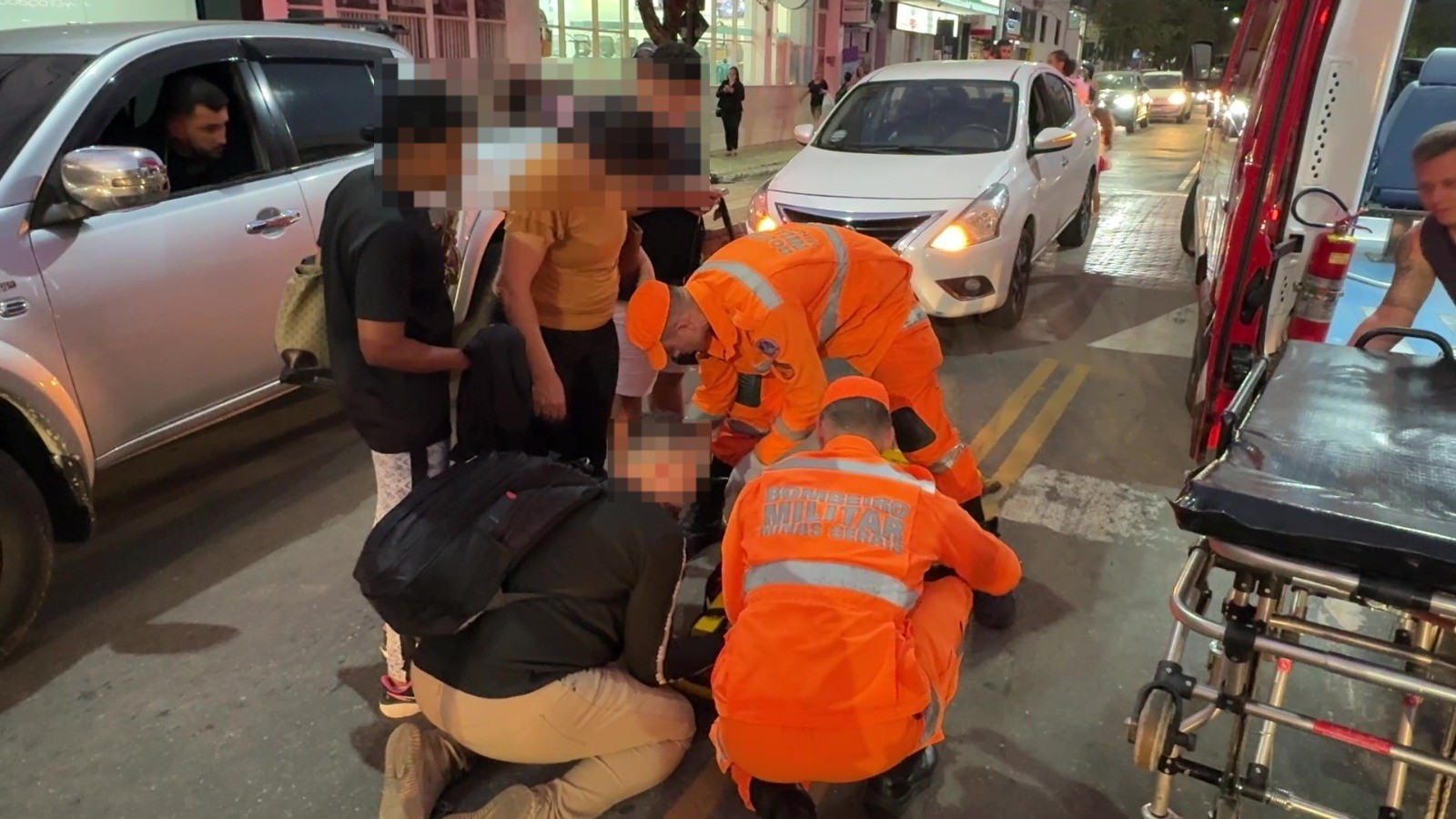 Idosa, criança e grávida são atropeladas por carro ao atravessarem faixa de pedestre em Muriaé