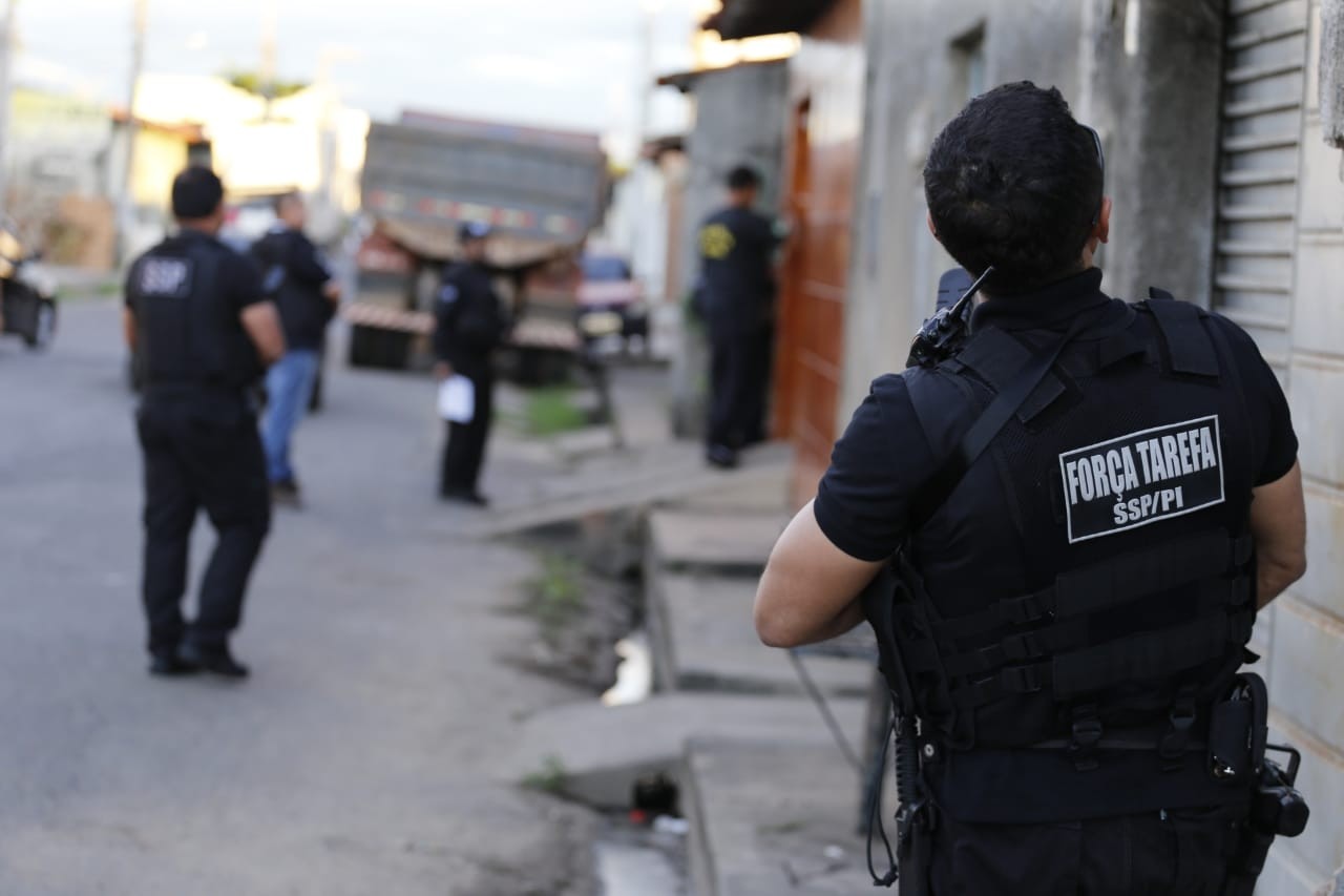 Grupo suspeito de golpes com falsas operações na Bolsa é alvo de operação; esquema fez mais de 300 vítimas e movimentou R$ 440 milhões