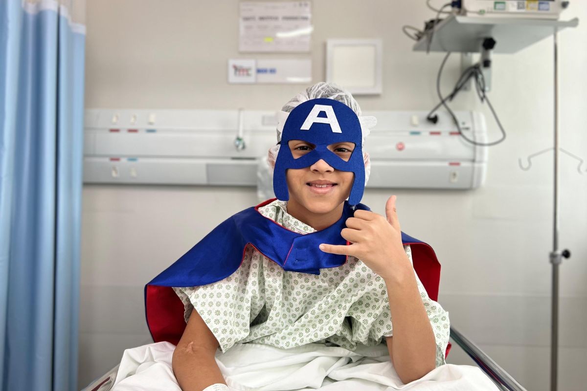 Hospital de SP usa fantasias de super-heróis para humanizar cirurgias infantis e reduzir o medo das crianças
