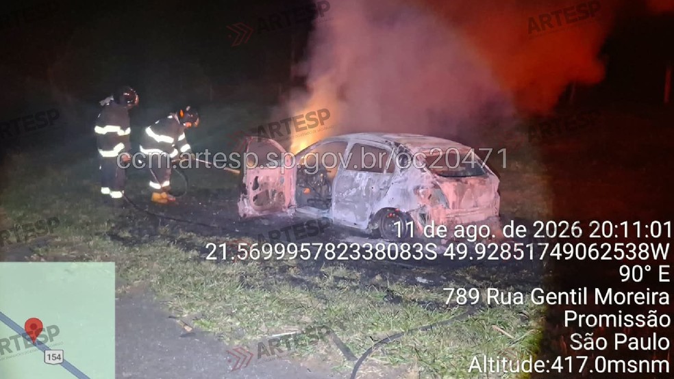 3 de 3
Homem teve ferimentos leves ap&oacute;s carro em que ele estava pegar fogo em Promiss&atilde;o &mdash; Foto: Artesp/Divulga&ccedil;&atilde;o