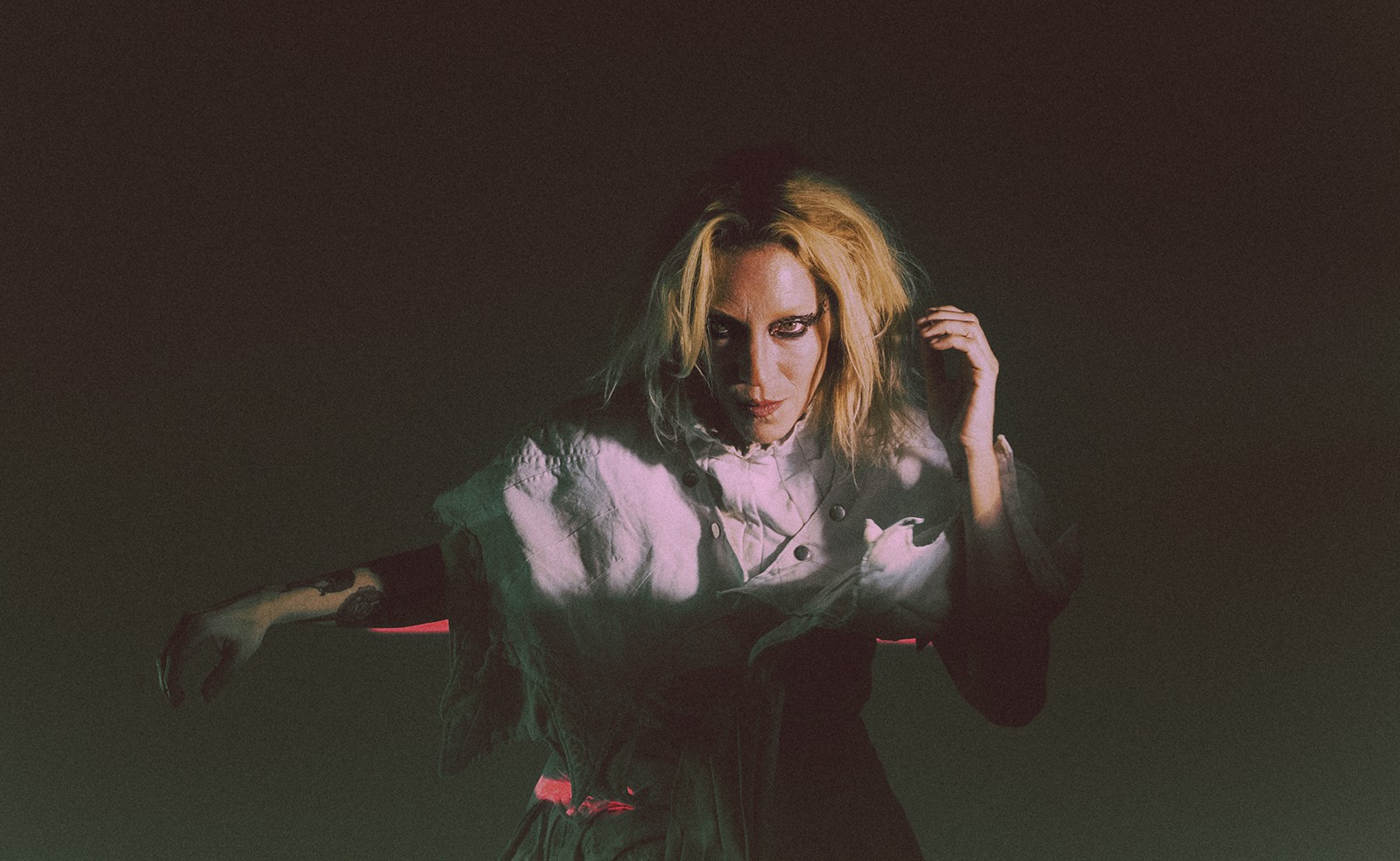 Buhr mantém acesa a brasa criativa no fluxo urbano do álbum ‘Feixe de fogo’