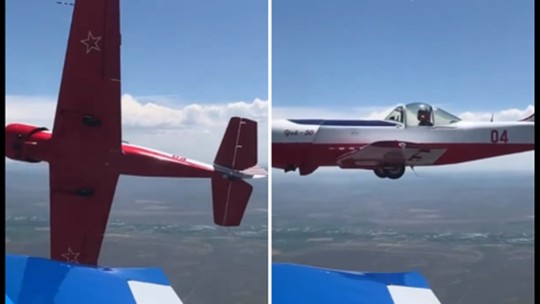 É #FAKE que vídeo mostre quase colisão entre aviões em pleno voo; post mostra gravação editada de trás para frente - Conteúdo original registra pilotos fazendo acrobacias aéreas nos Estados Unidos. Veja o passo a passo da checagem.