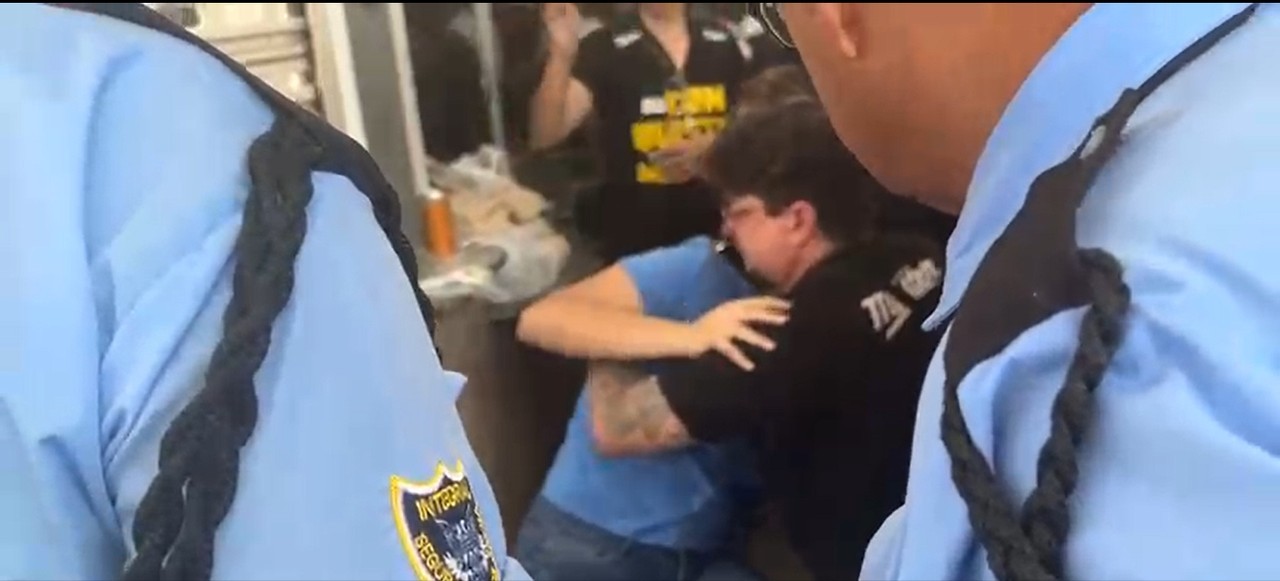 Candidata desmaia de calor enquanto espera abertura dos portões para 2º dia do Enem em Cuiabá