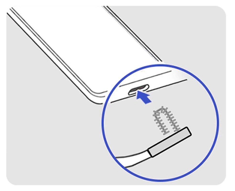 Dobre a escova interdental e insira suavemente na porta do carregador. — Foto: Reprodução/Samsung