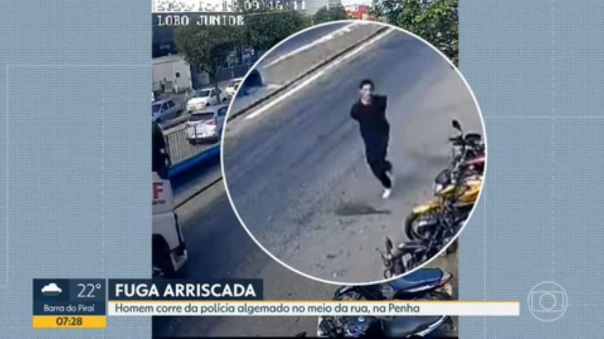 VÍDEO: algemado, preso tenta escapar de delegacia e corre por ruas da Penha, mas é recapturado