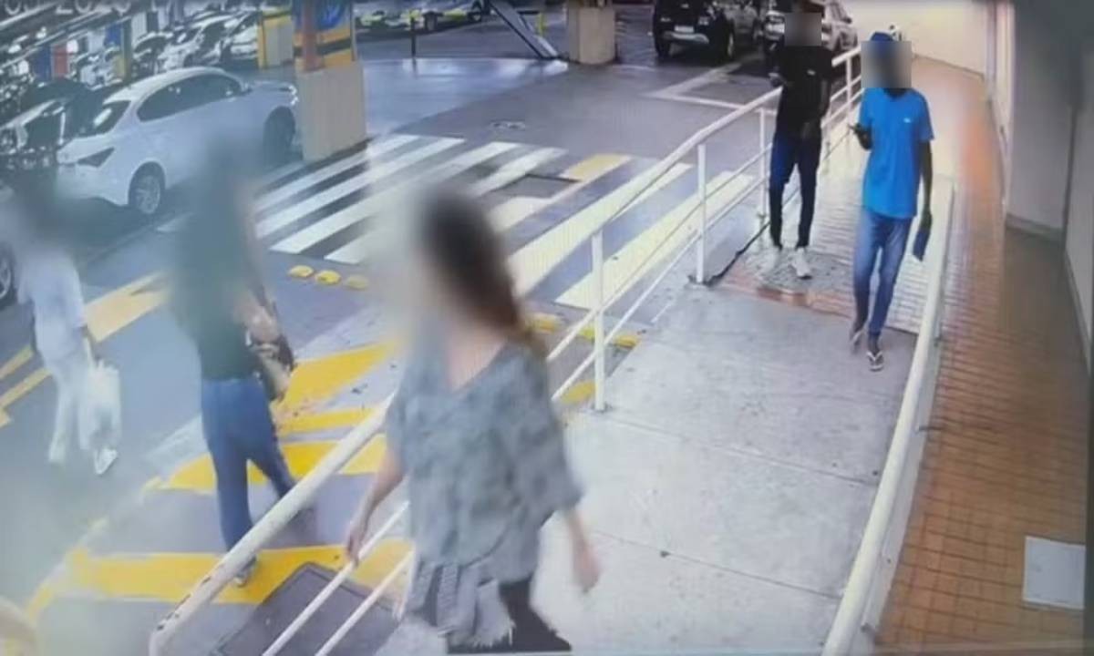 Vídeo mostra momentos antes de três mulheres serem sequestradas em estacionamento de shopping de Salvador