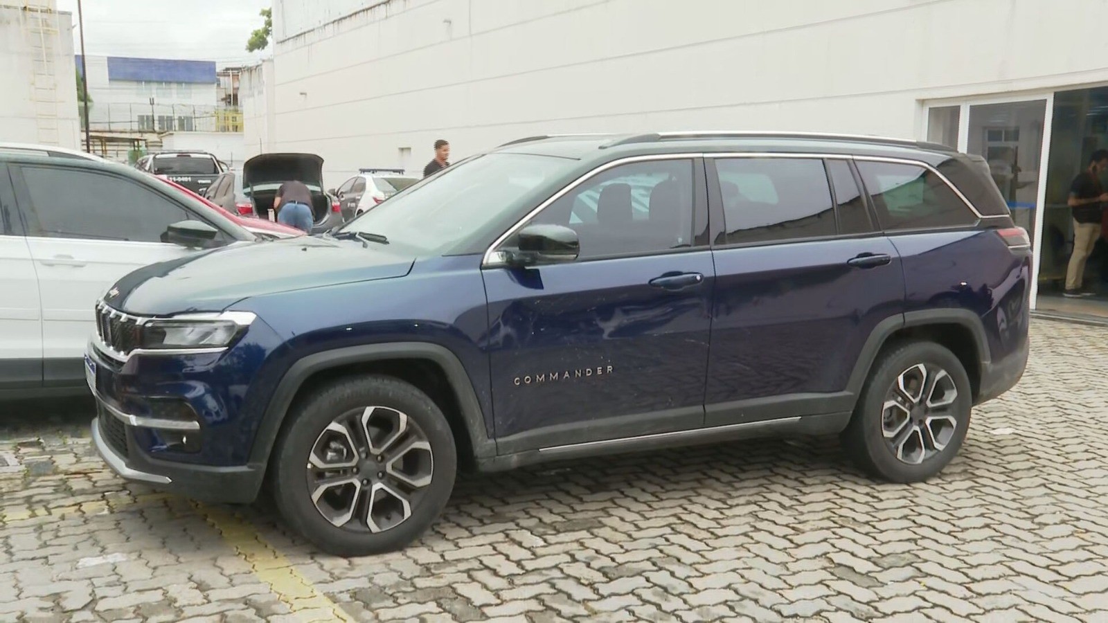 Quadrilha suspeita de vender carros roubados e clonados na internet é alvo de operação; bando teria lucrado mais de R$ 1 milhão 