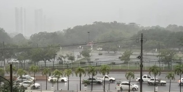 VÍDEO: após calor de quase 42°C, chuva alivia temperaturas em municípios de MT
