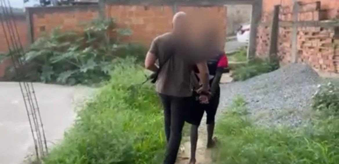 Jovem é preso por tráfico de drogas em Volta Redonda