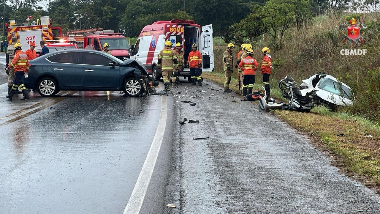 Colisão entre veículos deixa dois feridos na DF-280