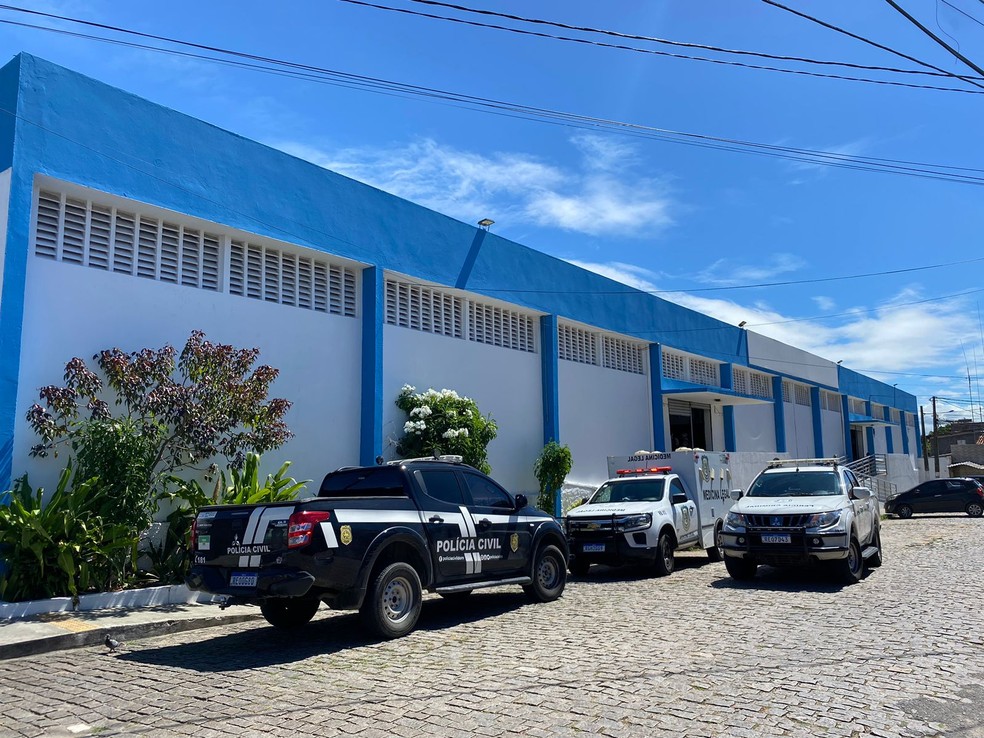 Homem se abrigou em mercado após sofrer cutilada, mas não resistiu e morreu  — Foto: Gustavo Brendo/Inter TV Cabugi