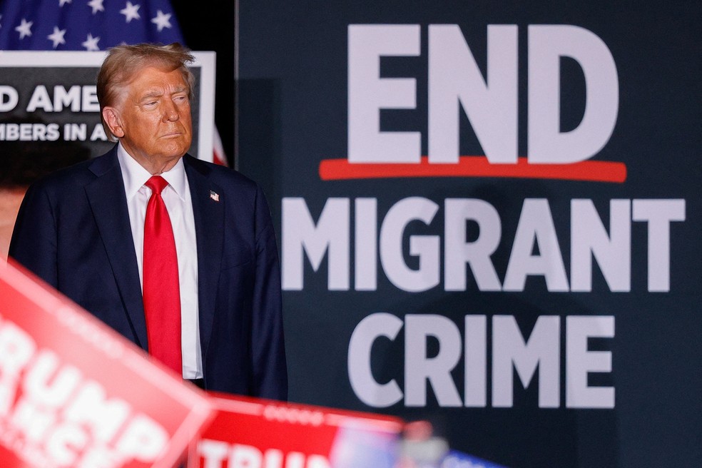 Trump pede pena de morte para imigrantes que matem cidadãos americanos durante comício em Aurora, no Colorado, em 11 de outubro de 2024. — Foto: REUTERS/Isaiah J. Downing