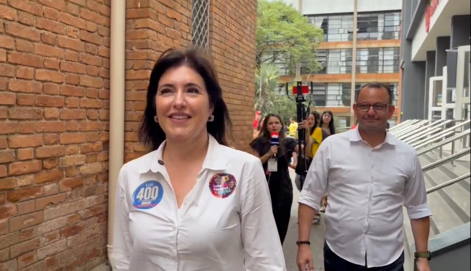 Simone Tebet chega para votar em escola da região central de São Paulo
