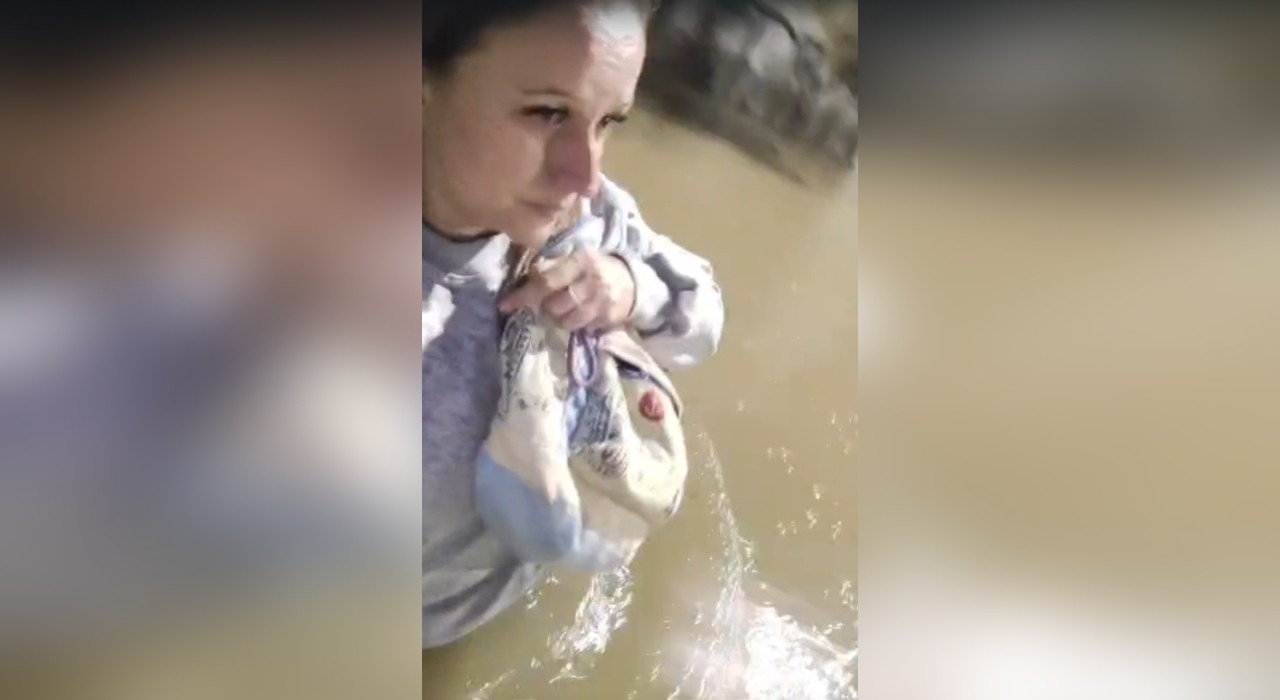 'Foi um caos', diz moradora que precisou andar quatro quarteirões em trecho alagado após temporal em Sorocaba 