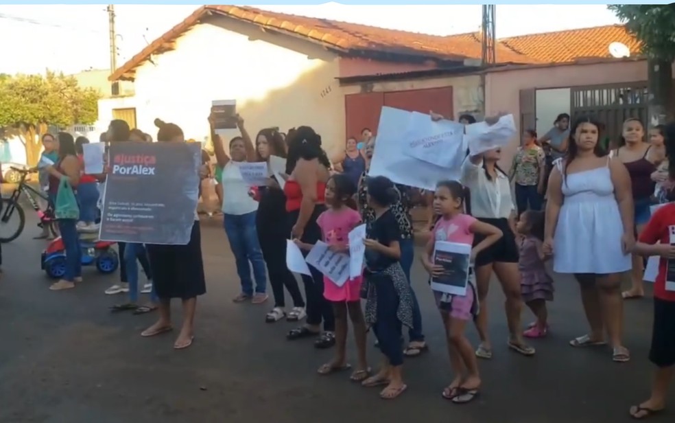 Cães farejadores rastrearam adolescente que sumiu após ser agredido por causa de celular às margens do rio Pardo, em Pontal | Ribeirão Preto e Franca | G1