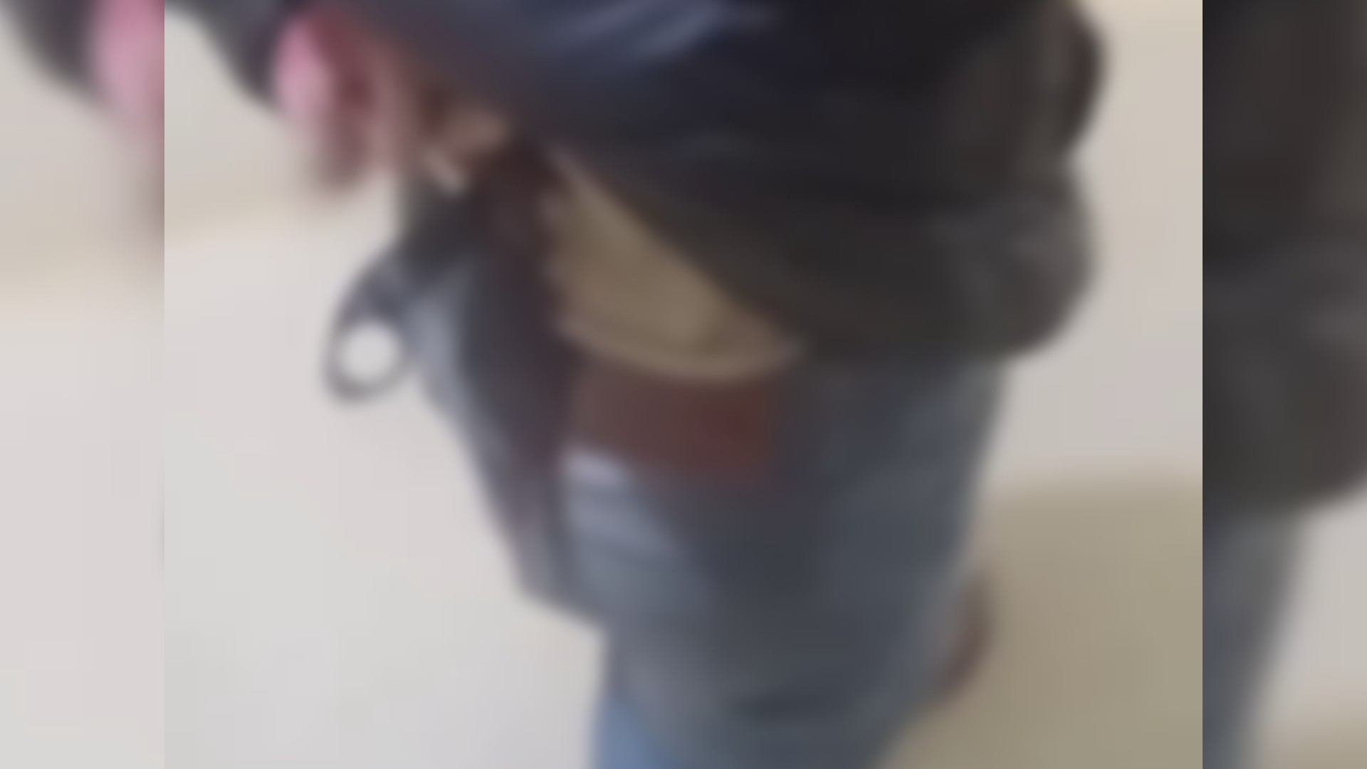 VÍDEO: homem dá entrada em hospital com faca cravada nas costas em Capão Bonito