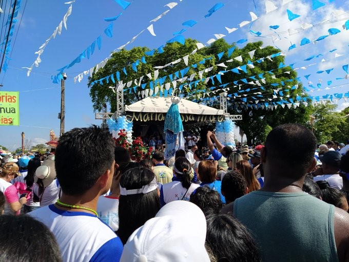 Altas temperaturas e fumaça devem reduzir paradas da berlinda para homenagens no Círio da Conceição 