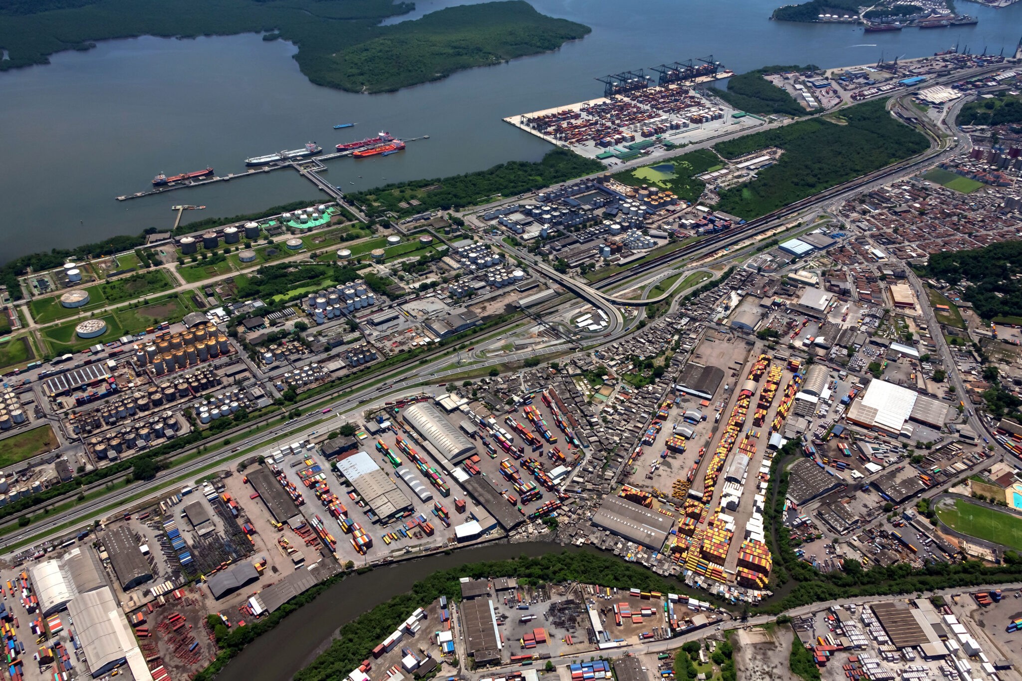 Empresa citada em operação contra o PCC mirou terminal estratégico no Porto de Santos
