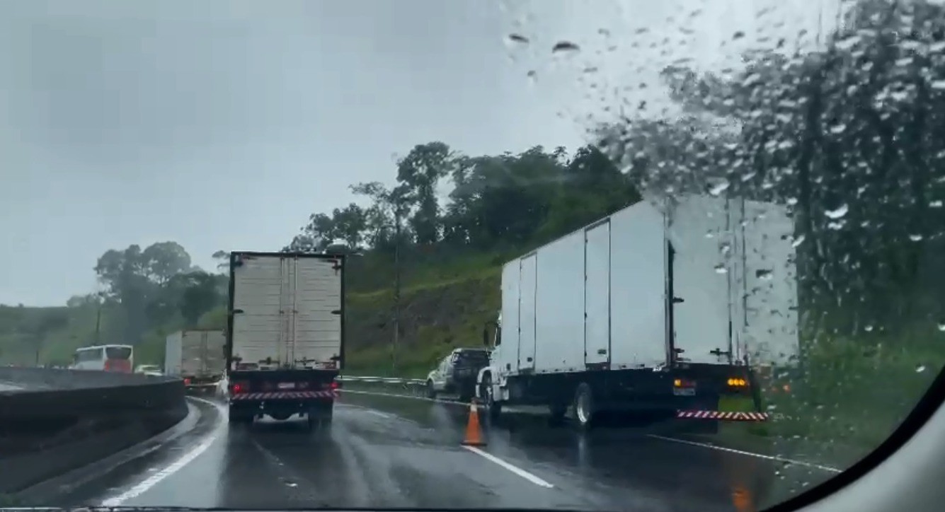 Motoristas reclamam de falta de informação sobre pagamento de pedágio na Mogi-Dutra