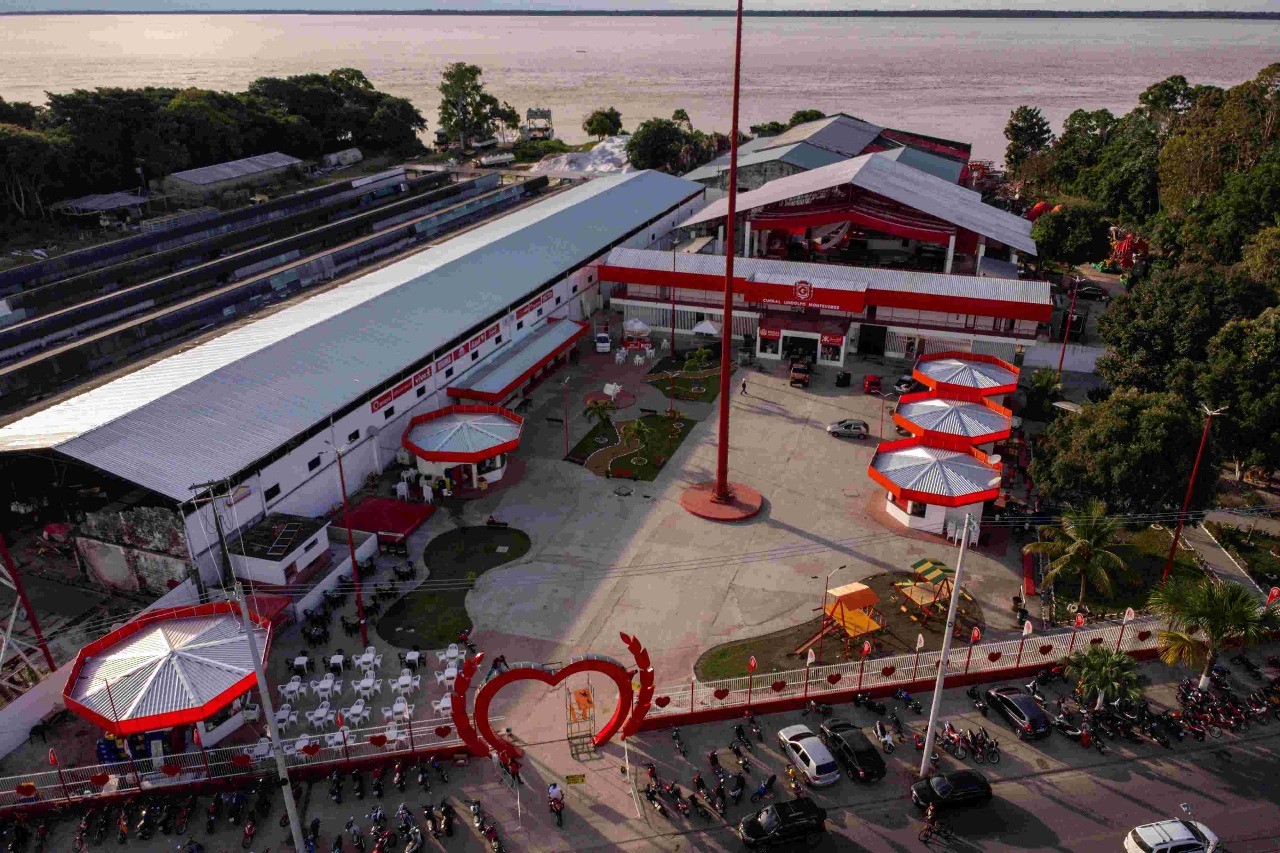 Justiça determina que Boi Garantido adeque instalações às normas contra incêndio em Parintins