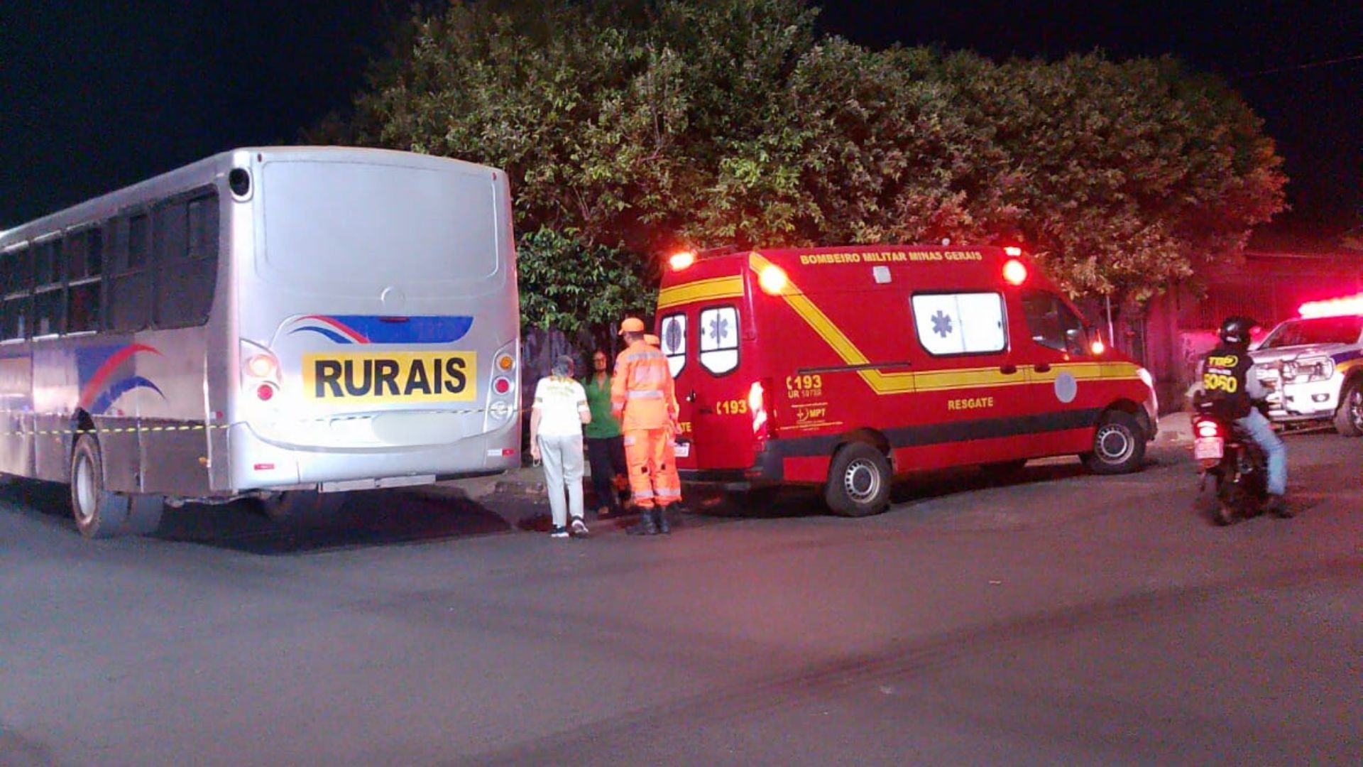 Menino de 12 anos morre atropelado por ônibus rural em Frutal