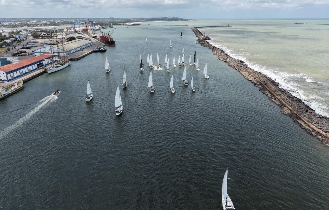 Regata Recife-Fernando de Noronha 2025: 95 veleiros largam rumo à ilha