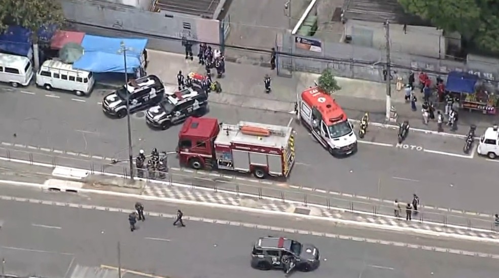 Rua Vergueiro é interditada após ameaça de bomba na UPA — Foto: Reprodução/TV Globo