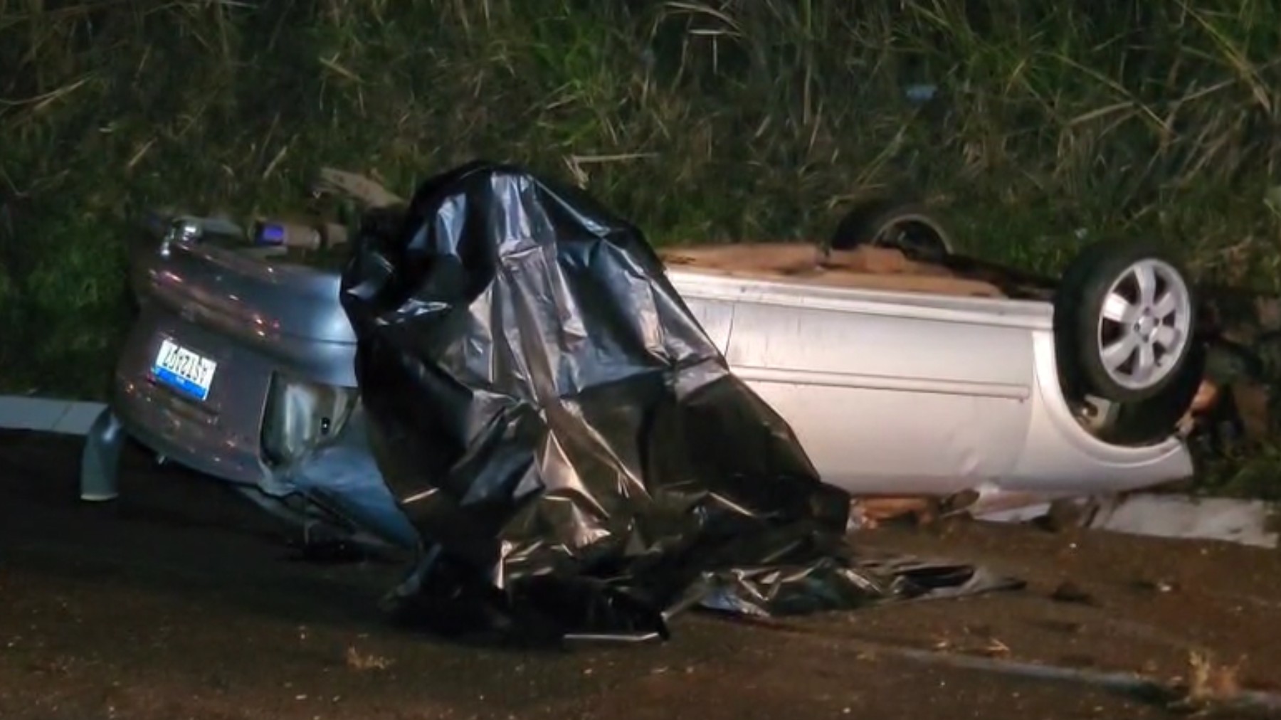 Acidente com três carros e viatura da PM deixa jovem morto e oito feridos na BR-369, em Londrina