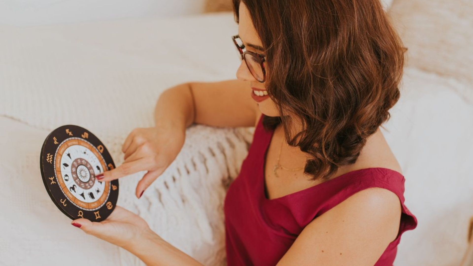 Cálculos, cartas e astros: Especialistas revelam aumento na procura por 'mercado místico' na virada do ano