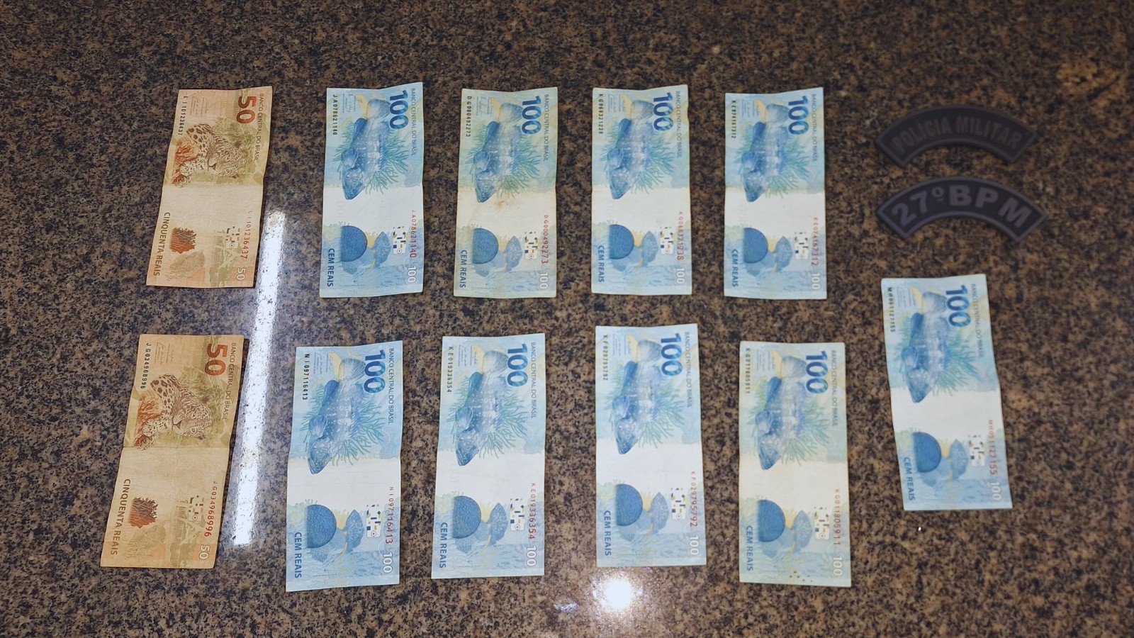 Caixa eletrônico 'solta' R$ 1 mil reais e casal devolve valor à polícia em Parnaíba 