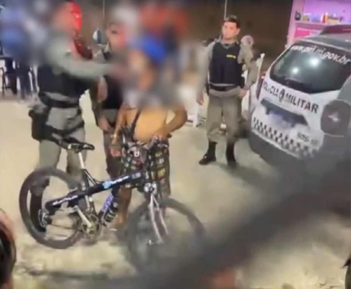 VÍDEO: Homem 'apaga' após receber tapa de policial em Natal; PM afasta equipe