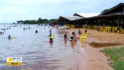 Palmenses aproveitam o feriado para curtir as praias da capital