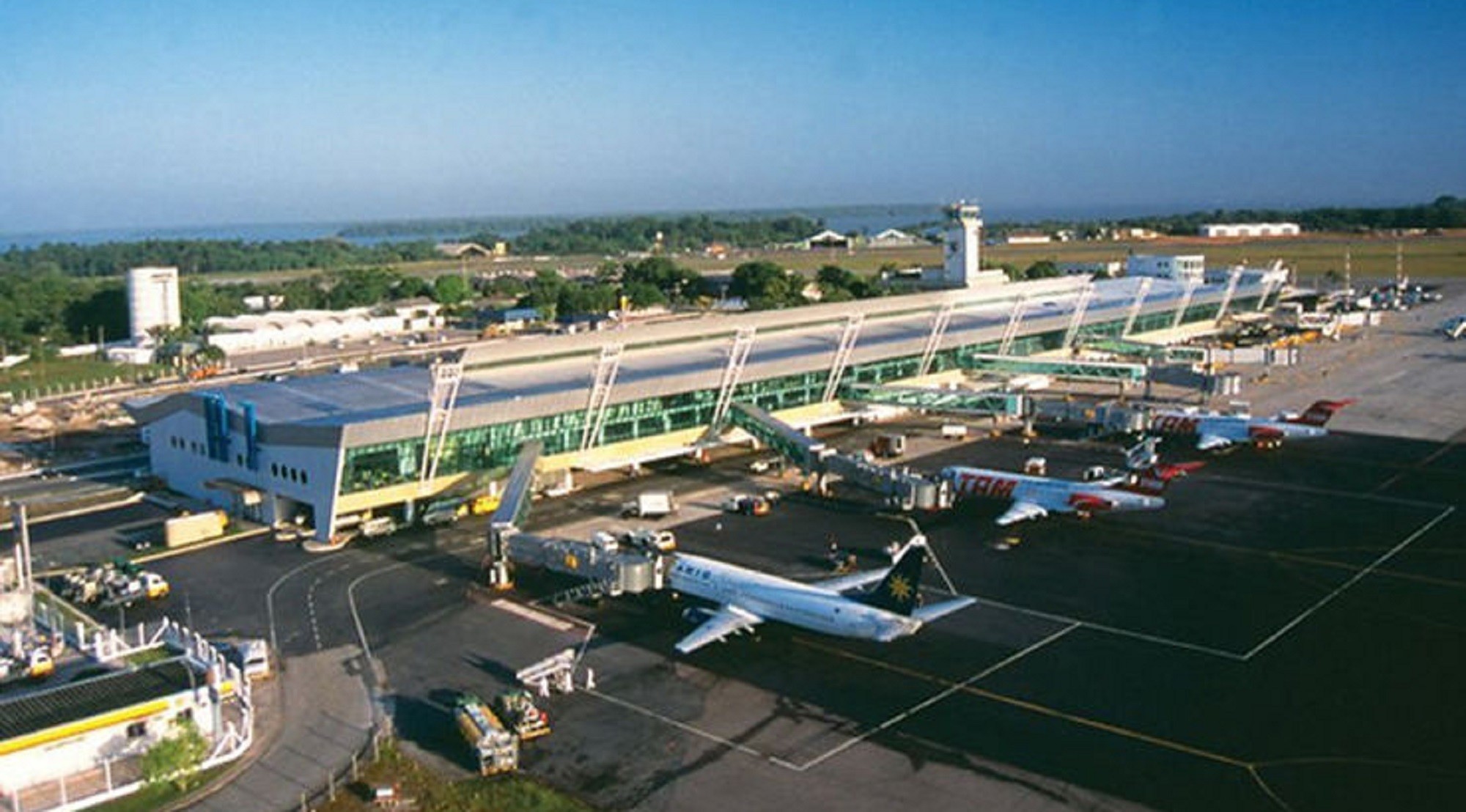 Homem preso no aeroporto de Belém por abusar de garoto durante voo pode pagar fiança e ser liberado